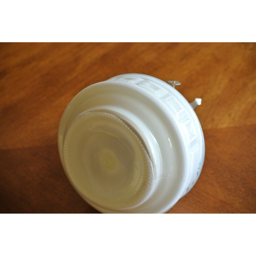 Lamp Light Farms Oil Hurricane Traditional Cream Base 5.75"Diameter Used Wick - Picture 8 of 11